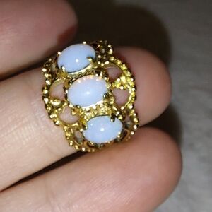 Vintage 18k H. GTE Gold and White opal Stone Ring. Estate Sale Piece Size 5